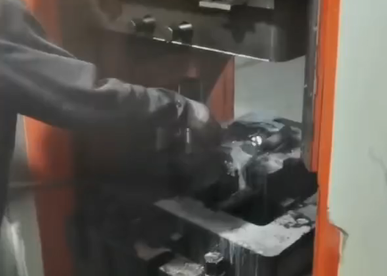 伺服電動(dòng)螺旋壓力機(jī)鍛造鋁合金